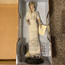Princess Diana of Wales Franklin Mint Porcelain Portrait Doll