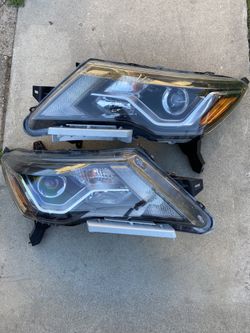 2017-2020 Nissan Pathfinder Headlights OEM 
