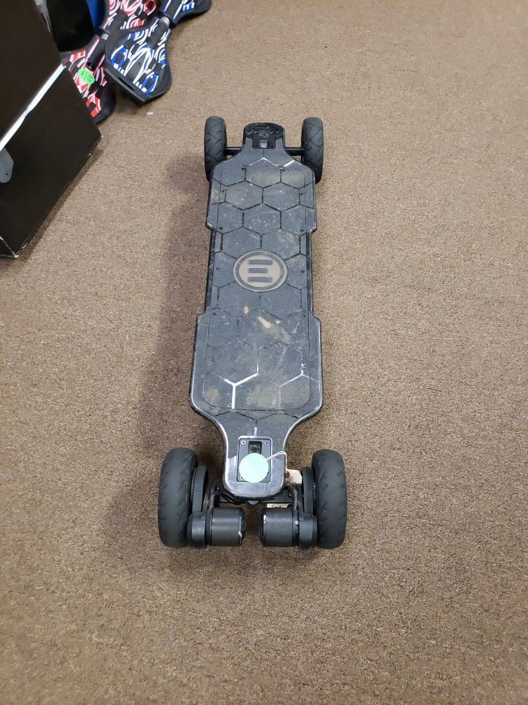 Hadeon Carbon All Terrain Skateboard With Charger And Remote