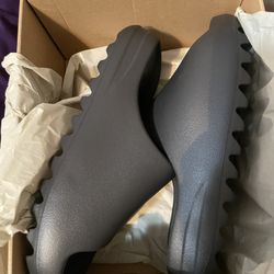 YZY SLIDE SIZE 9M