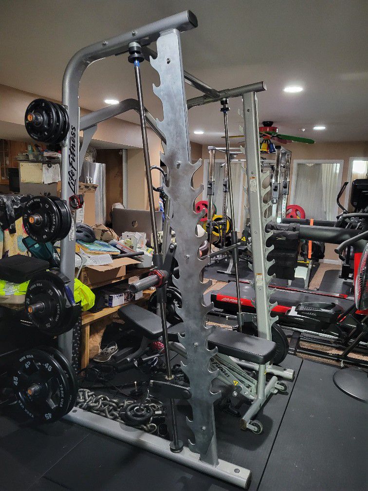 ✅️Life Fitness Smith Machine And Life Fitness Adjustable Bench. 