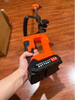 Handheld lawn trimmer—includes two batteries and a complete set of accessories. In perfect working condition.