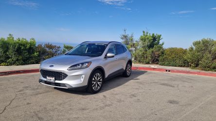 2020 Ford Escape Titanium AWD – 2.0L EcoBoost