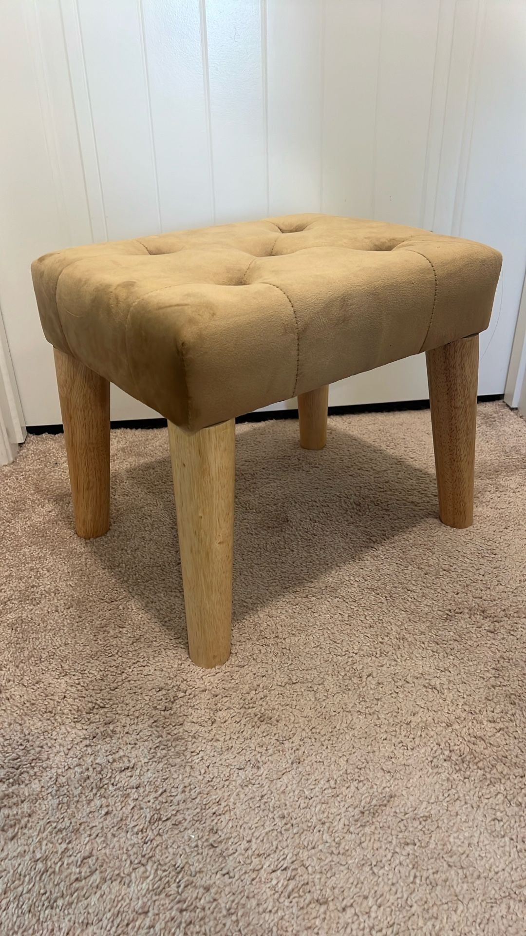 Ottoman Foot Rest, Suede Small Ottoman Foot Stool with Wooden Legs Modern Footstool Ottomans for Living Room Entryway Office