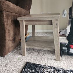 2 Side Tables 
