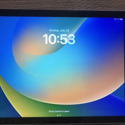 Apple iPad 5th Generation Unlocked Like New!