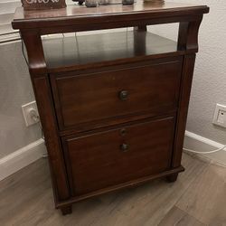 2 Nightstands/Side table