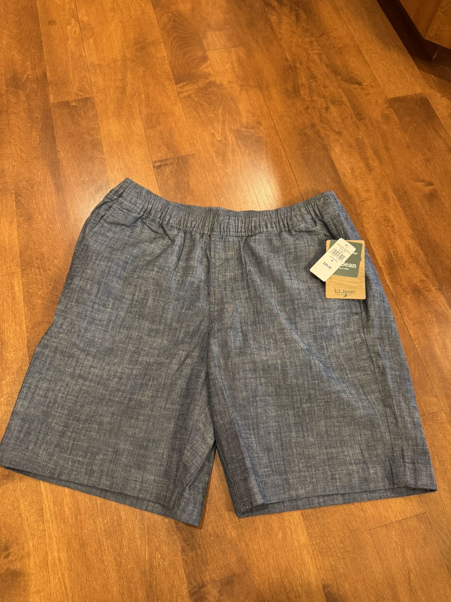 New with tags women’s L.L. Bean standard fit shorts shipping available