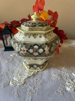 Decorative Ceramic Lidded Ginger Jar