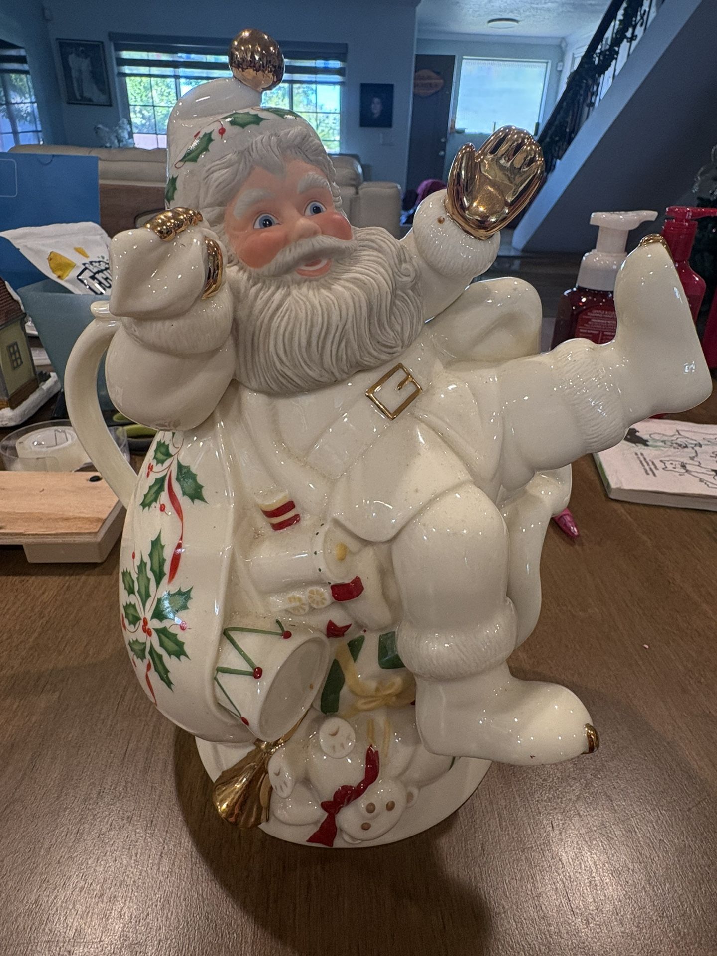 Lenox White Santa Coffee Pot/tea Pot.