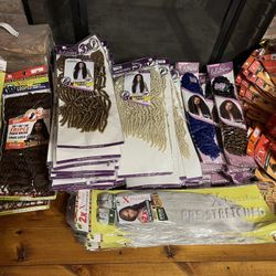 Hair extensions -New - 900 Pieces