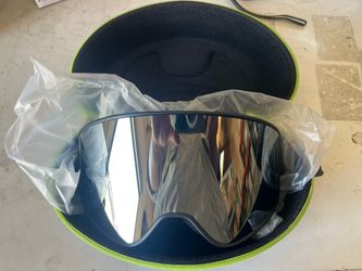 SKI GOGGLES
