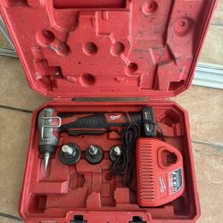 Máquina De PEX MILWAUKEE 