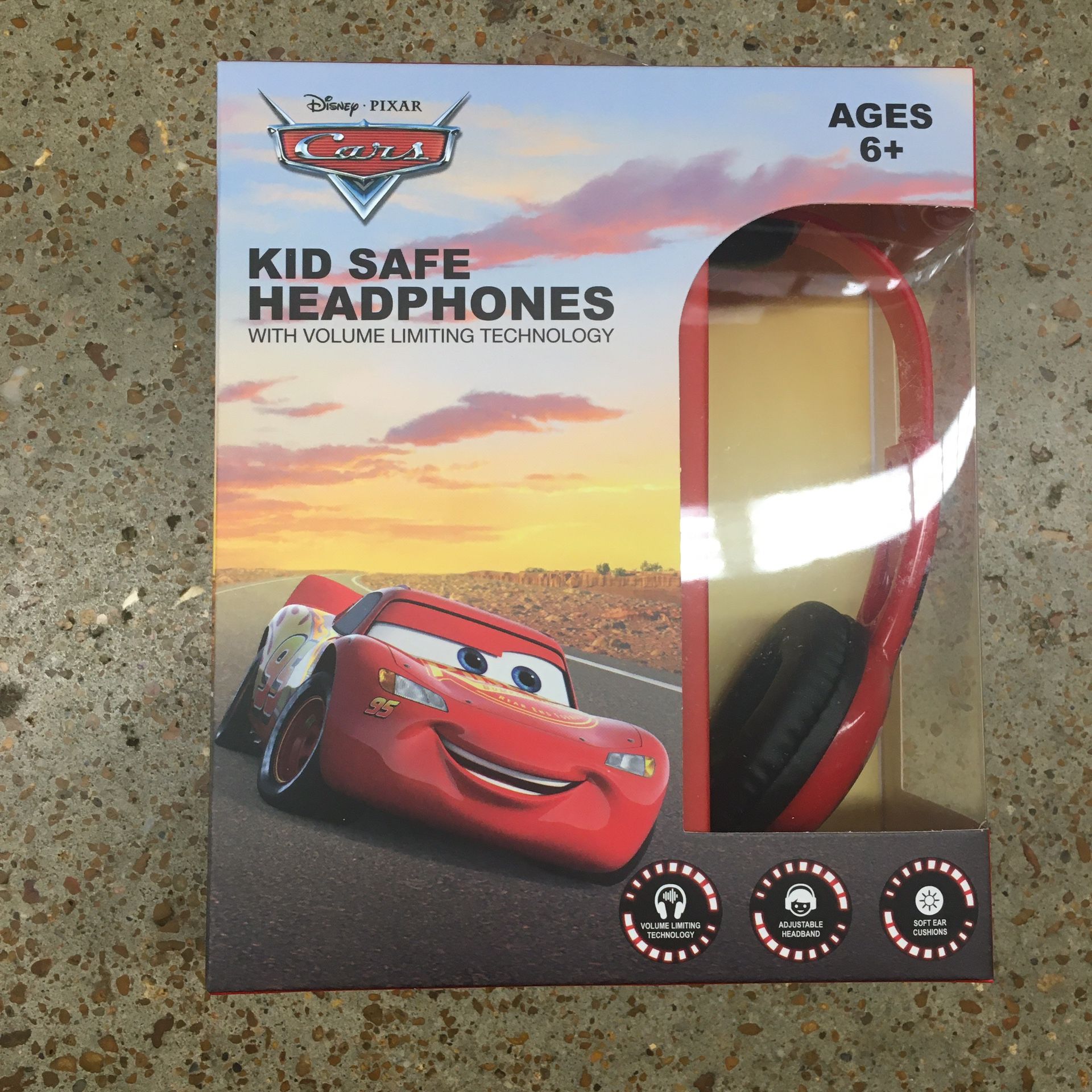 NWT Disney Pixar McQueen Cars Kids Headphones