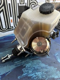ABS  Brake Actuator Pump w/Module Lexus GS400 GS430 GS(contact info removed)-05 ( firme price ) looks like new .