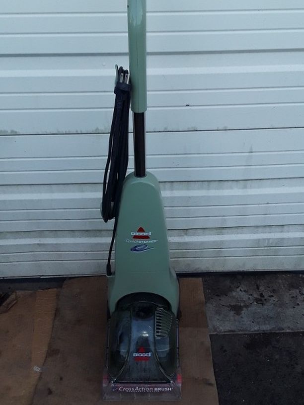 Bissell Carpet Steamer Cleaner With Action Brushes Like New.