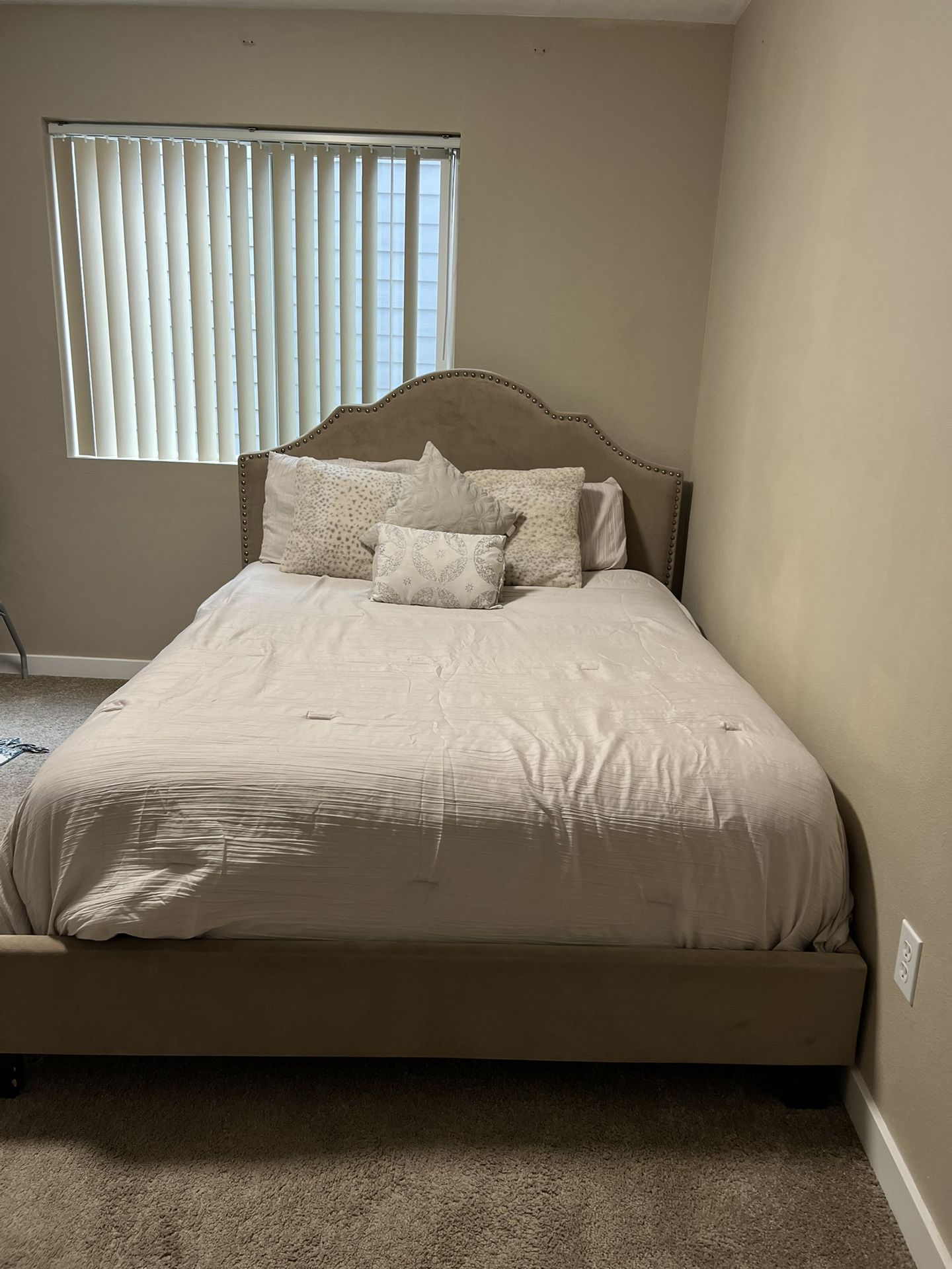 Bed with mattress and Box Spring 
