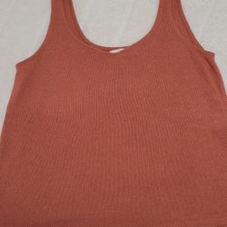 Tres bellas blusas. Size Large