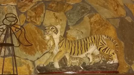Tiger and cubs statue