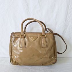 𝐏𝐫𝐚𝐝𝐚   Handbag 