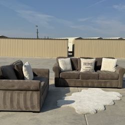 Beautiful Couch Set 