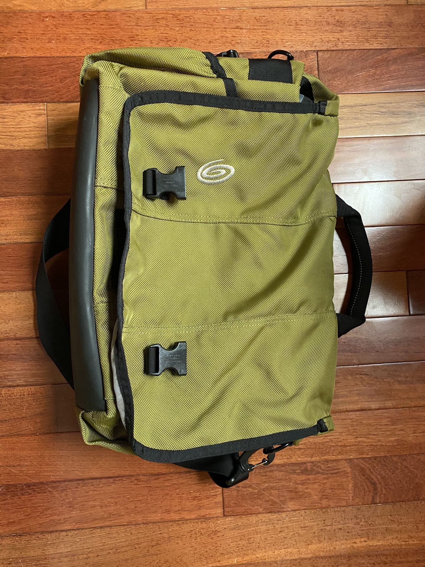 Timbuk2 Classic Messenger Bag (Medium)