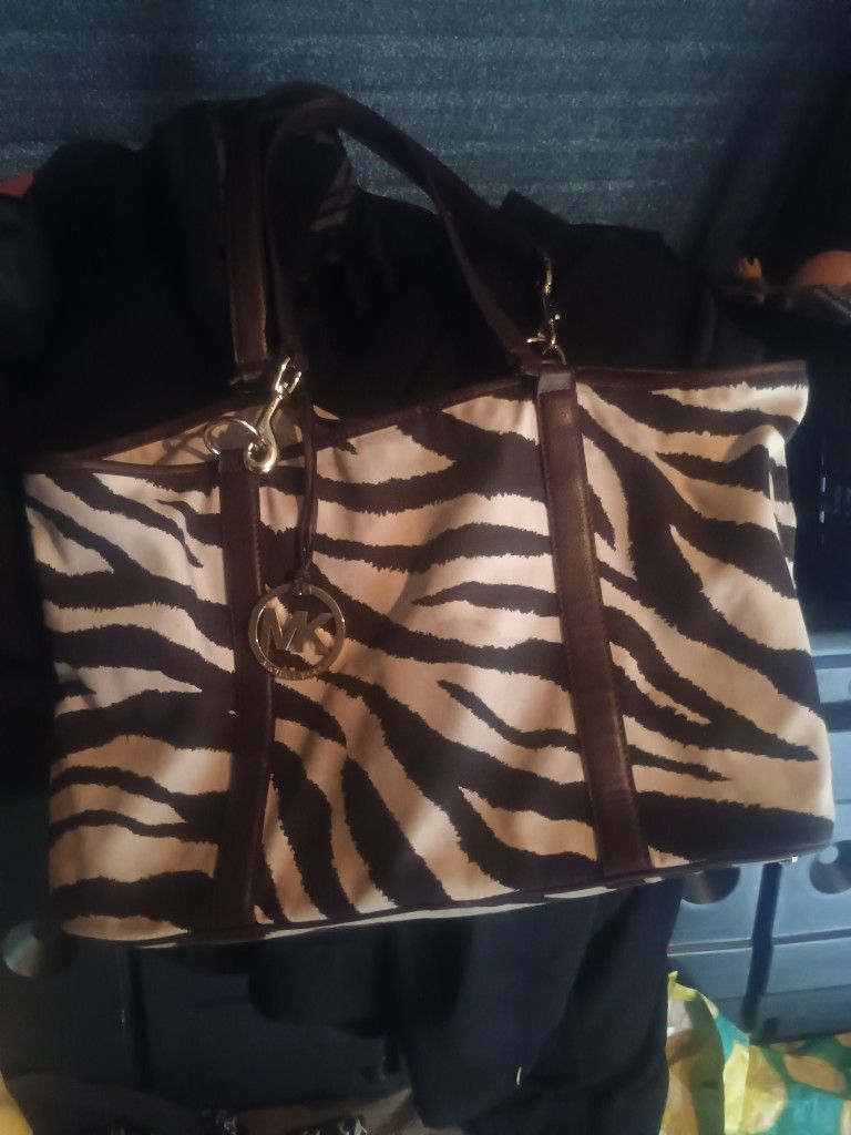 MICHAEL KORS ZEBRA PURSE/ LARGE OVERNIGHT.