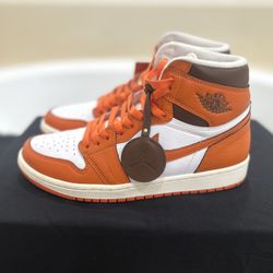 Air Jordan Retro 1s Size 9.5m.      129$ Obo 