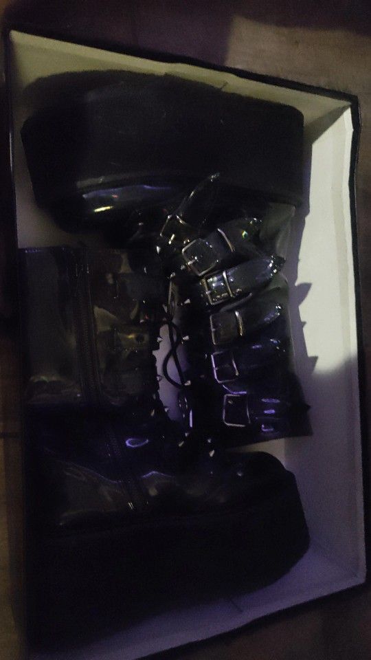 Demonias Damned 225 Size 9