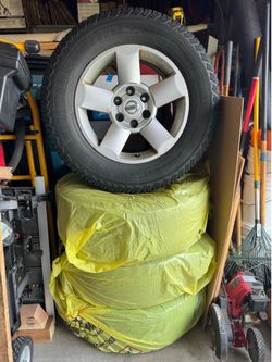 Nissan 18” Mounted Studded Snow Tires