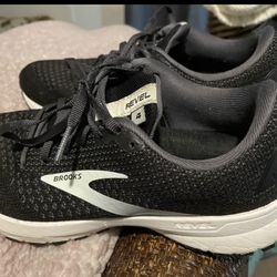 Women’s Brooks size 6.5