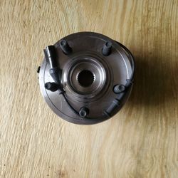 Hub Essembly Ford Explorer 2008