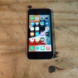 Unlocked Apple iPhone SE 1st Gen 16 GB A1662 iOS 15.7 Black