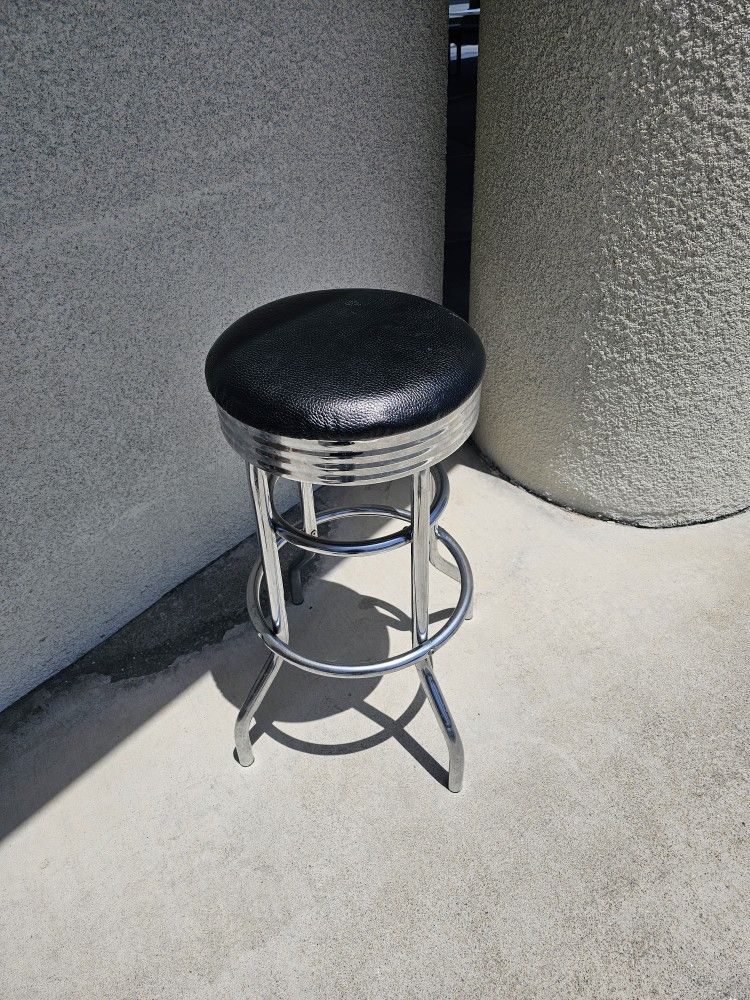 Retro Styled Swivel Bar Stool