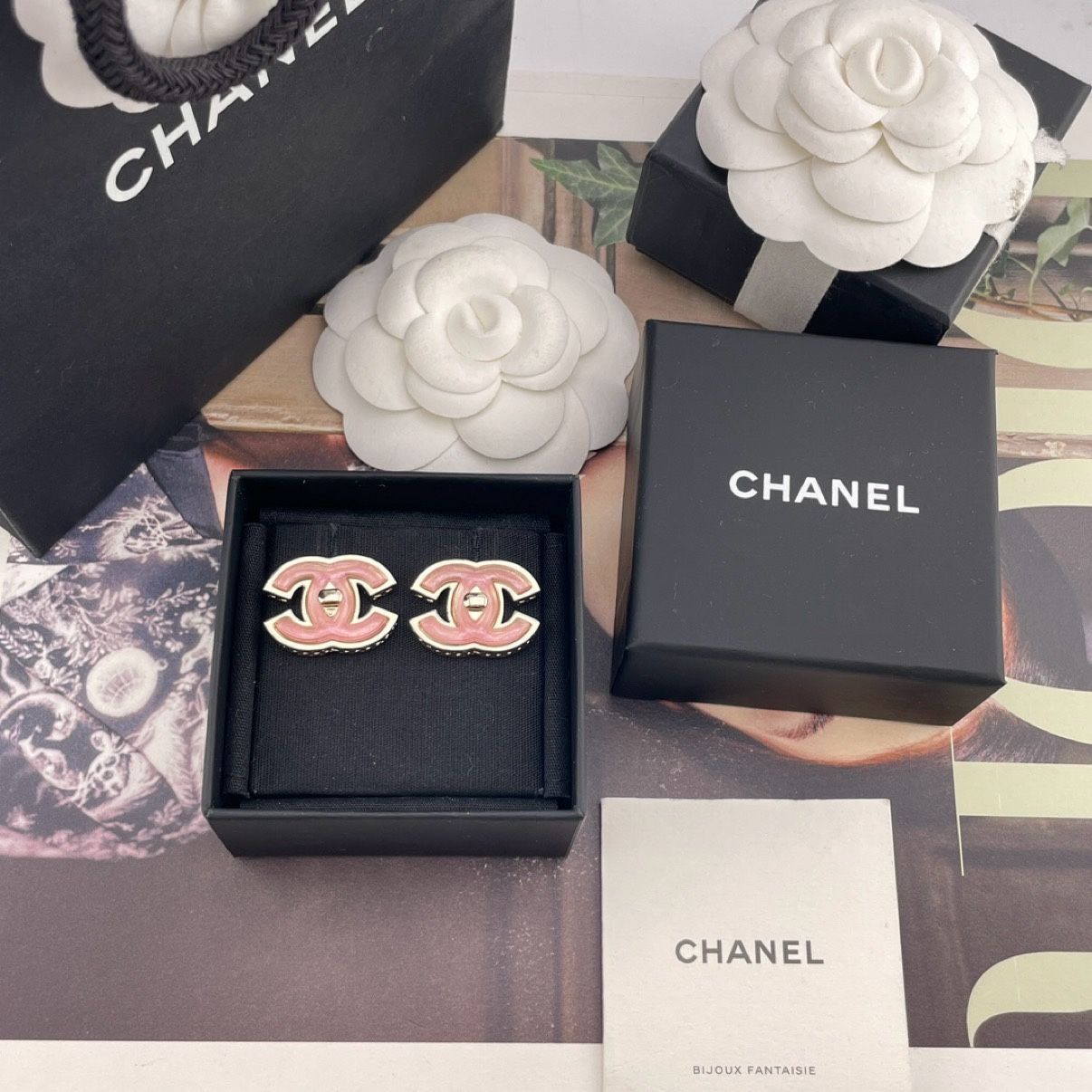 Fashion versatile must-have Sweet but not greasy dopamine color matching, pink glaze is a little light, with a little pearly feeling, very beautiful, 