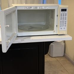 GE Good Working Microwave 49 Cash 