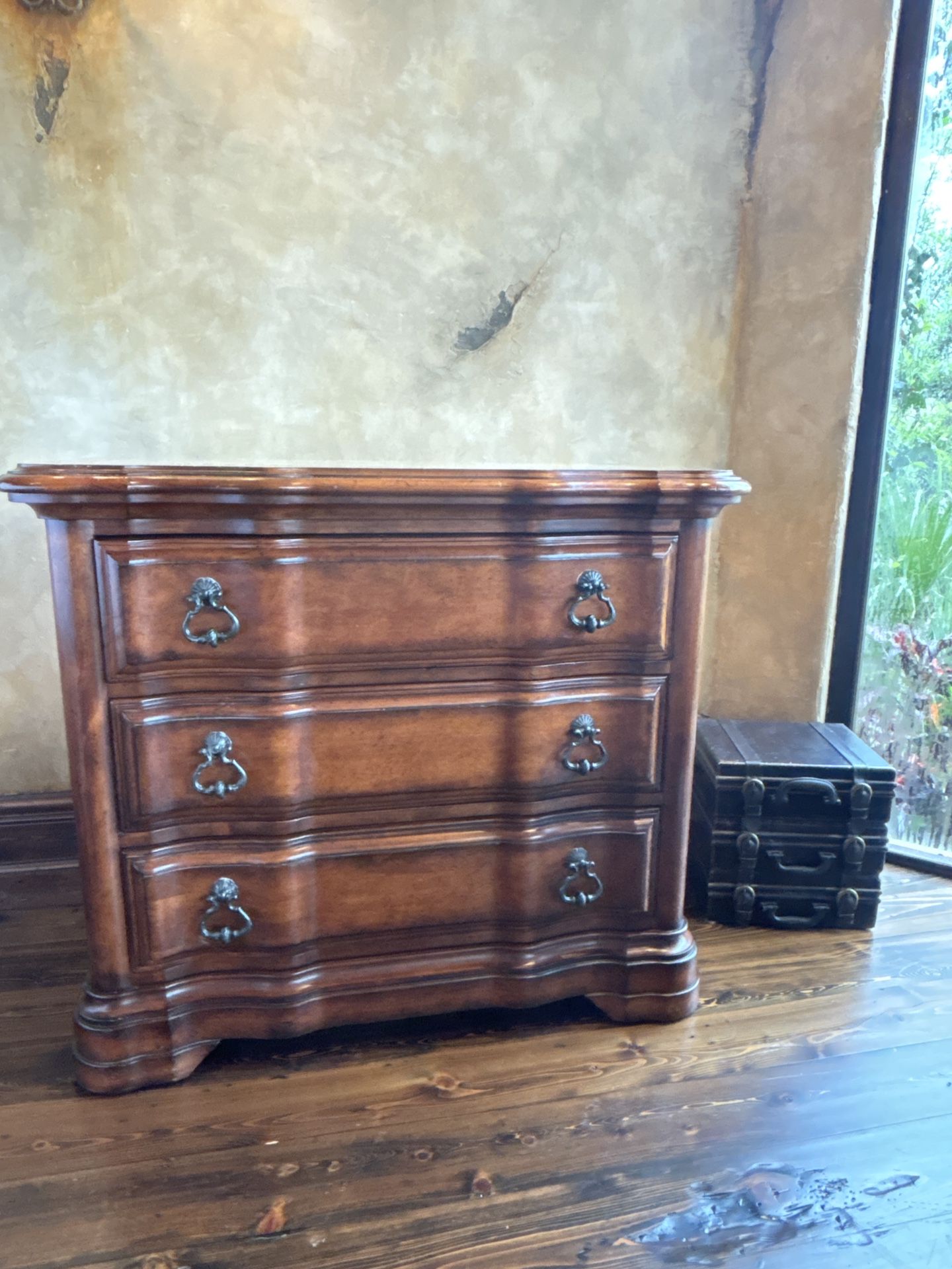 Night Stand/Dresser From Bernhardt! Great Condition! DELIVERY AVAILABLE!