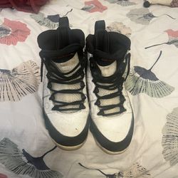 Jordan Retro. 9