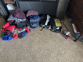 Boys gently used clothes not sure how many but a bunch
