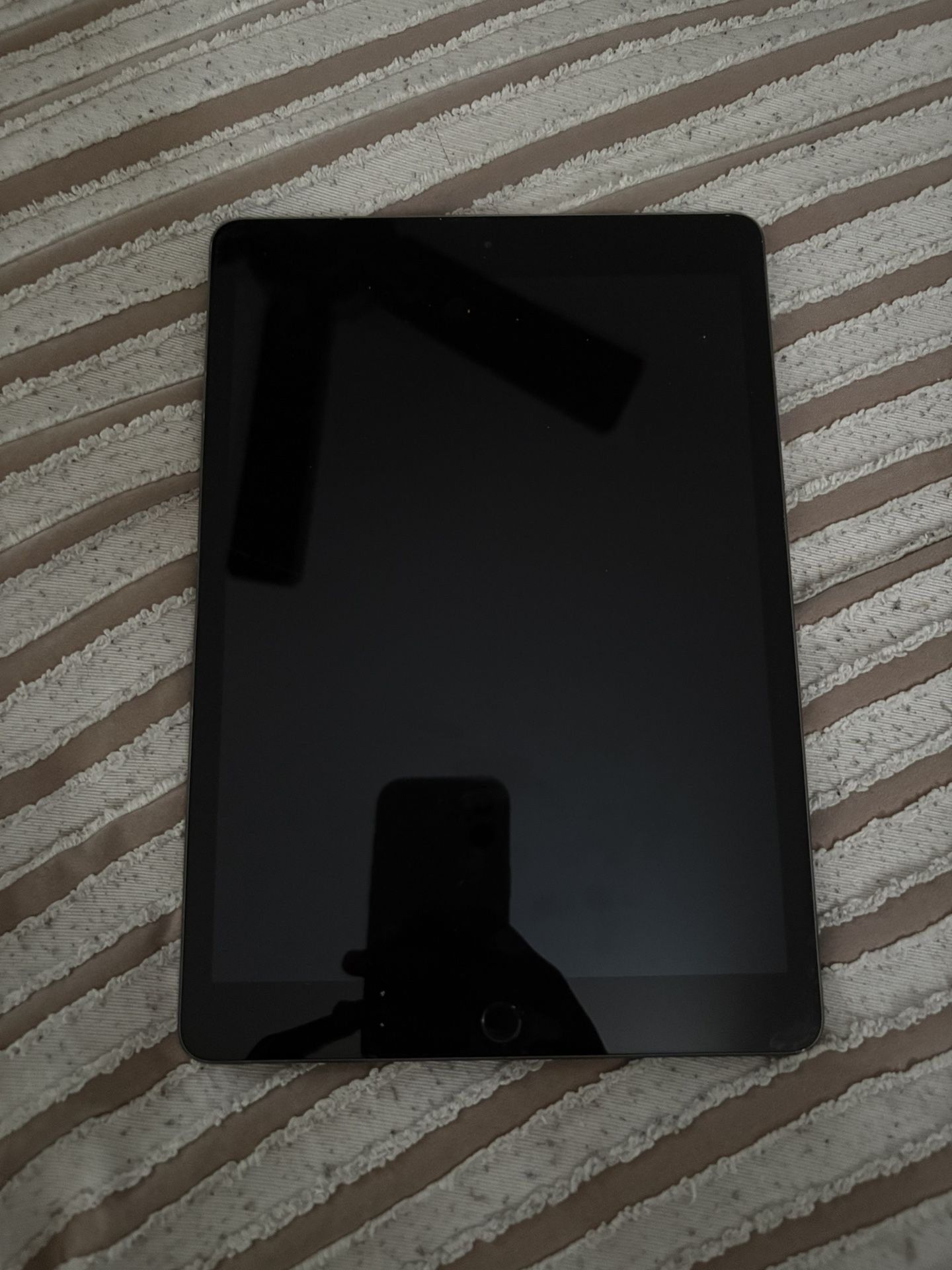 Restored 2021 Apple iPad Wi Fi 128 GB Space Gray (9th Generation)
