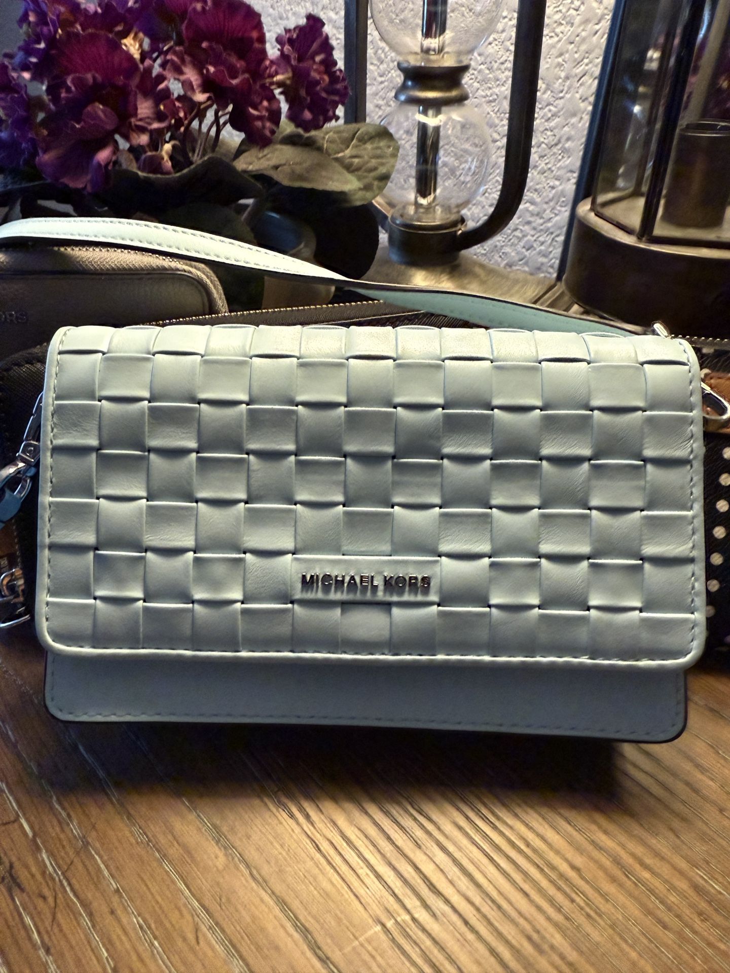 Michael Michael Kors Crossbody Wallet