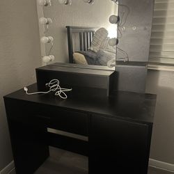 Vanity with mirror/lights and stool 