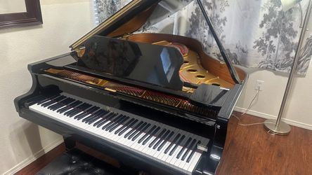 Young Chang grand piano 185 (6’1”)