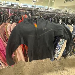 Nike Tech, Small size