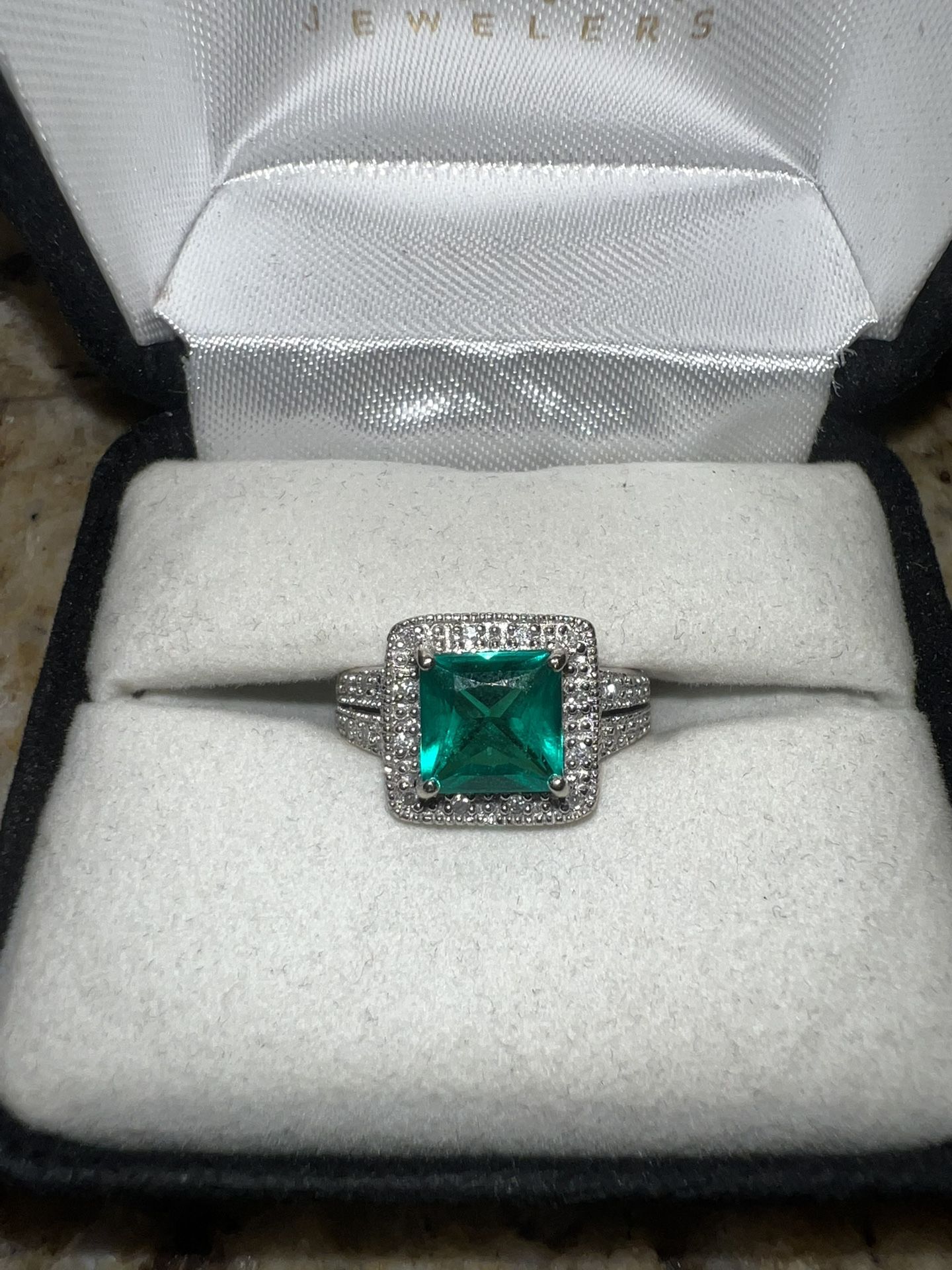 10k White Gold Emerald Ring 