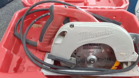 Milwaukee 6390-20 7-1/4" corded electric Circular saw in case