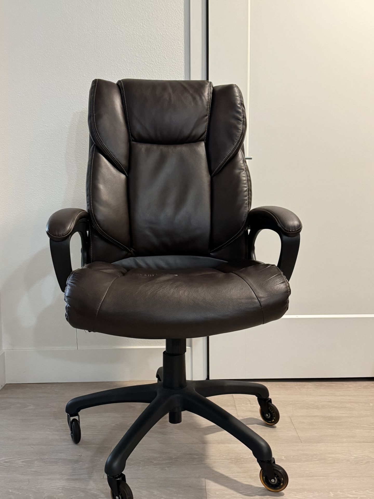 Staples Kelbourne Executive Chair
