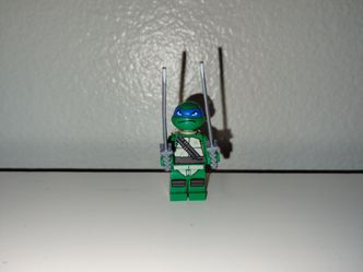 LEGO Leonardo Minifigure 79103 Mutant Ninja Turtles TMNT Lair Attack +2  Katanas