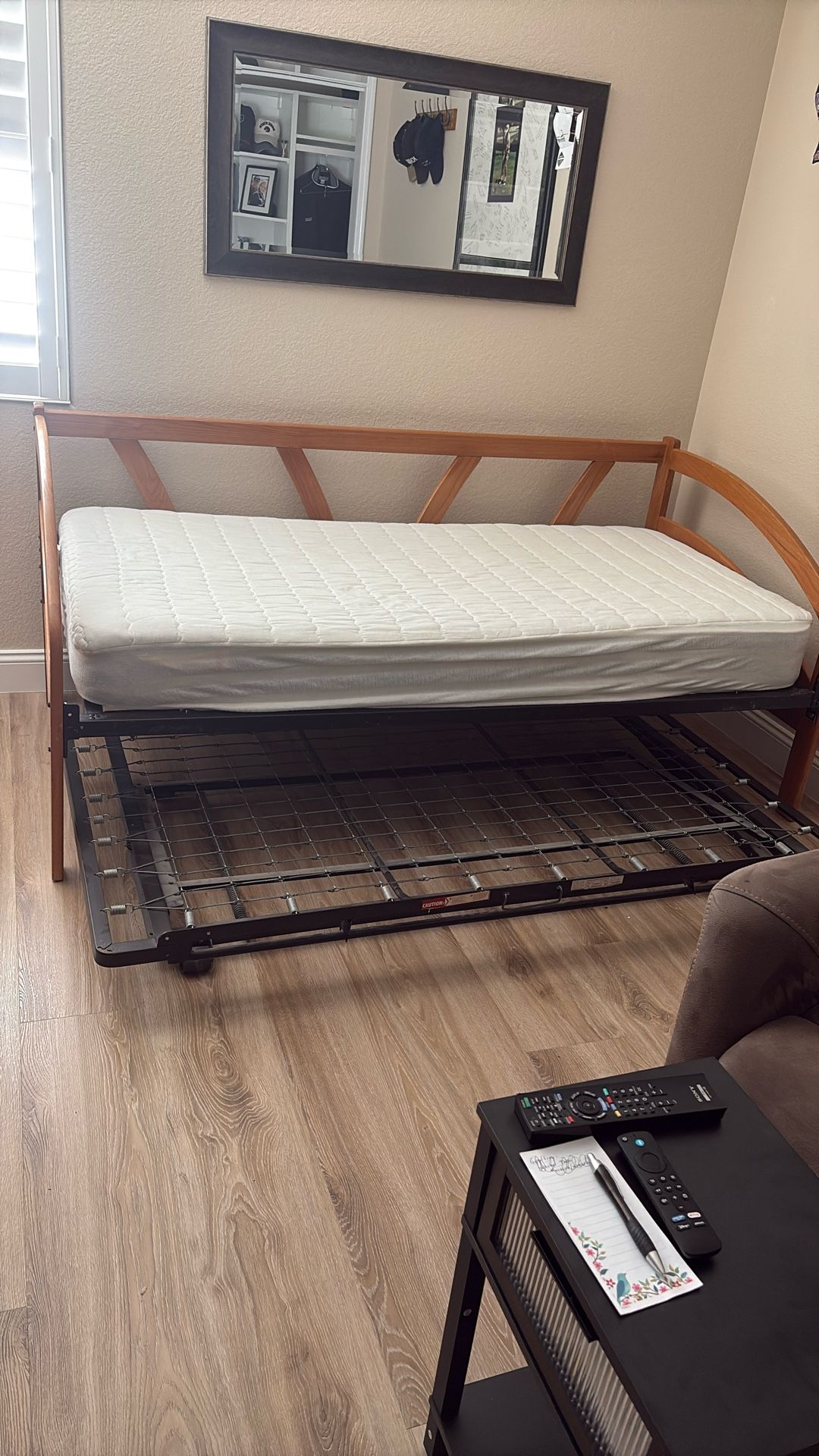 Oak twin trundle bed