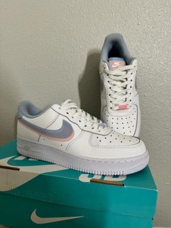 Nike tennis  SIZE 7 WOMEN